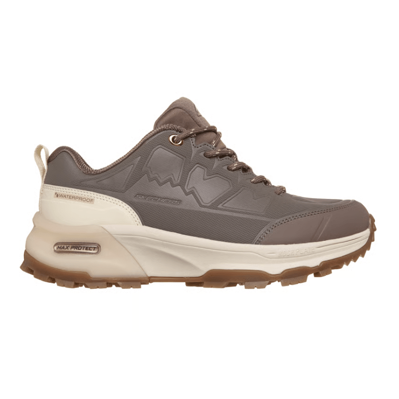 Sneaker Skechers impermeabile color moka da donna di lato, con dettagli testuali e suola robusta