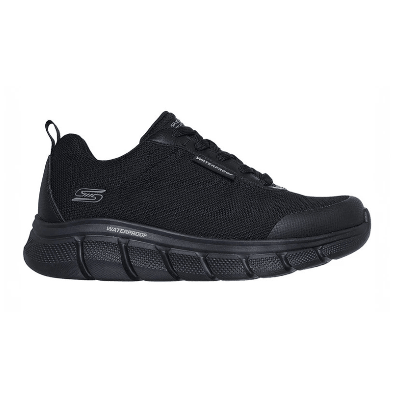 Sneaker da uomo Skechers impermeabile nera vista di lato con lacci e tomaia in mesh