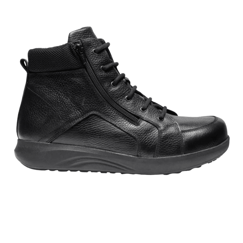Stivaletto New Feet nero da uomo in pelle liscia, vista laterale, con lacci e cerniera