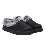 Un paio di pantofole Skechers nere da donna con pelliccia sintetica grigia e effetto camoscio, vista frontale angolata
