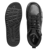 Uno stivaletto New Feet nero da uomo visto dall'alto e una suola con battistrada e logo "new feet
