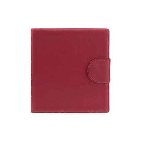 Astuccio portapillole rosso chiuso in similpelle visto frontalmente con una pratica chiusura in velcro