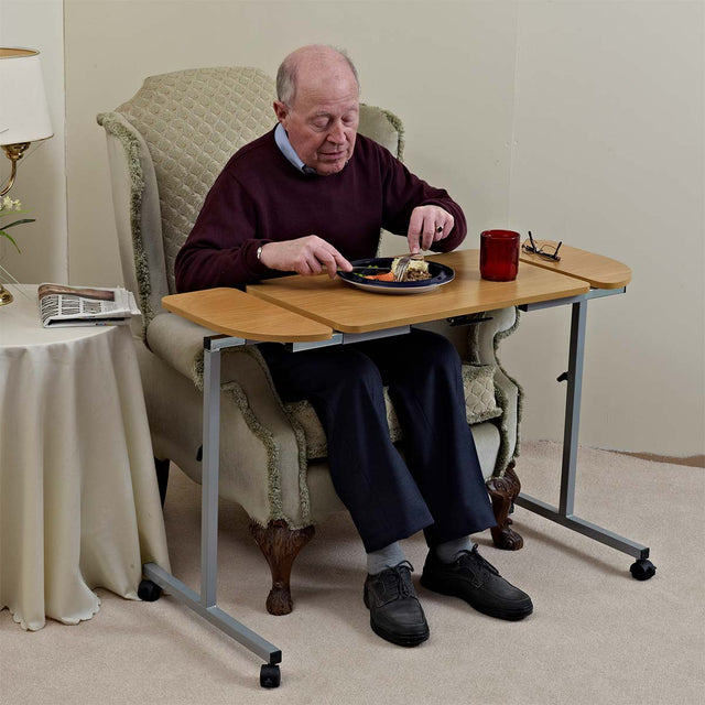 Sengebord med brede ben